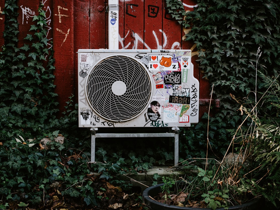 Frosty Vents and Warm Air: Spotting Low Refrigerant Signs