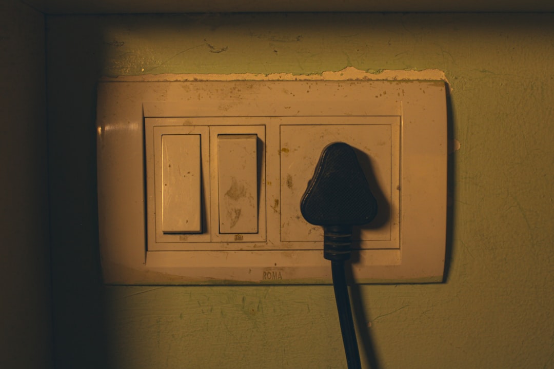 Electrical outlet with scorch marks - My lights keep flickering and dimming in my house in La Marque. What kind of